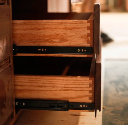 Dovetail solid-wood drawer boxes