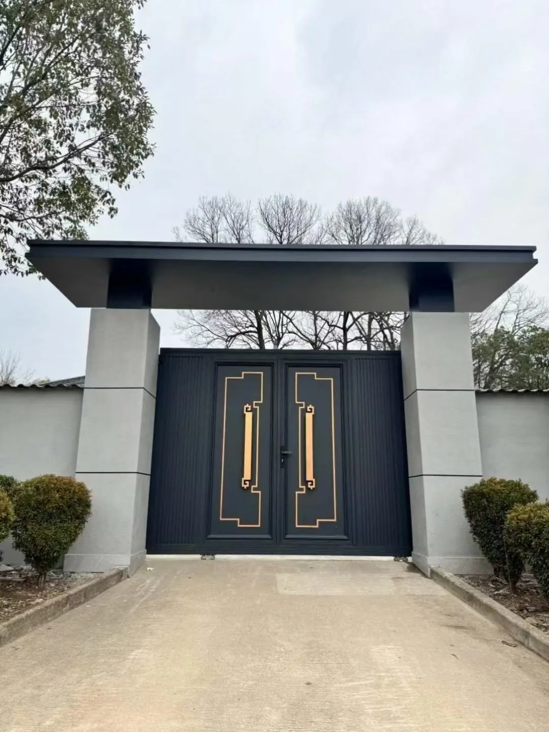 grand double-leaf cast aluminium entrance 5
