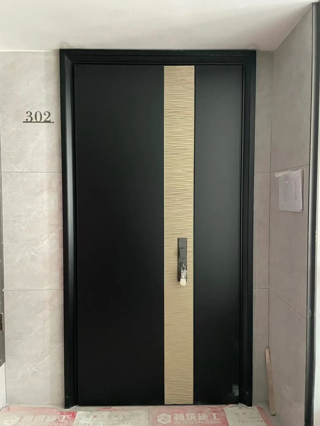 minimalist cast aluminium entrance door 6