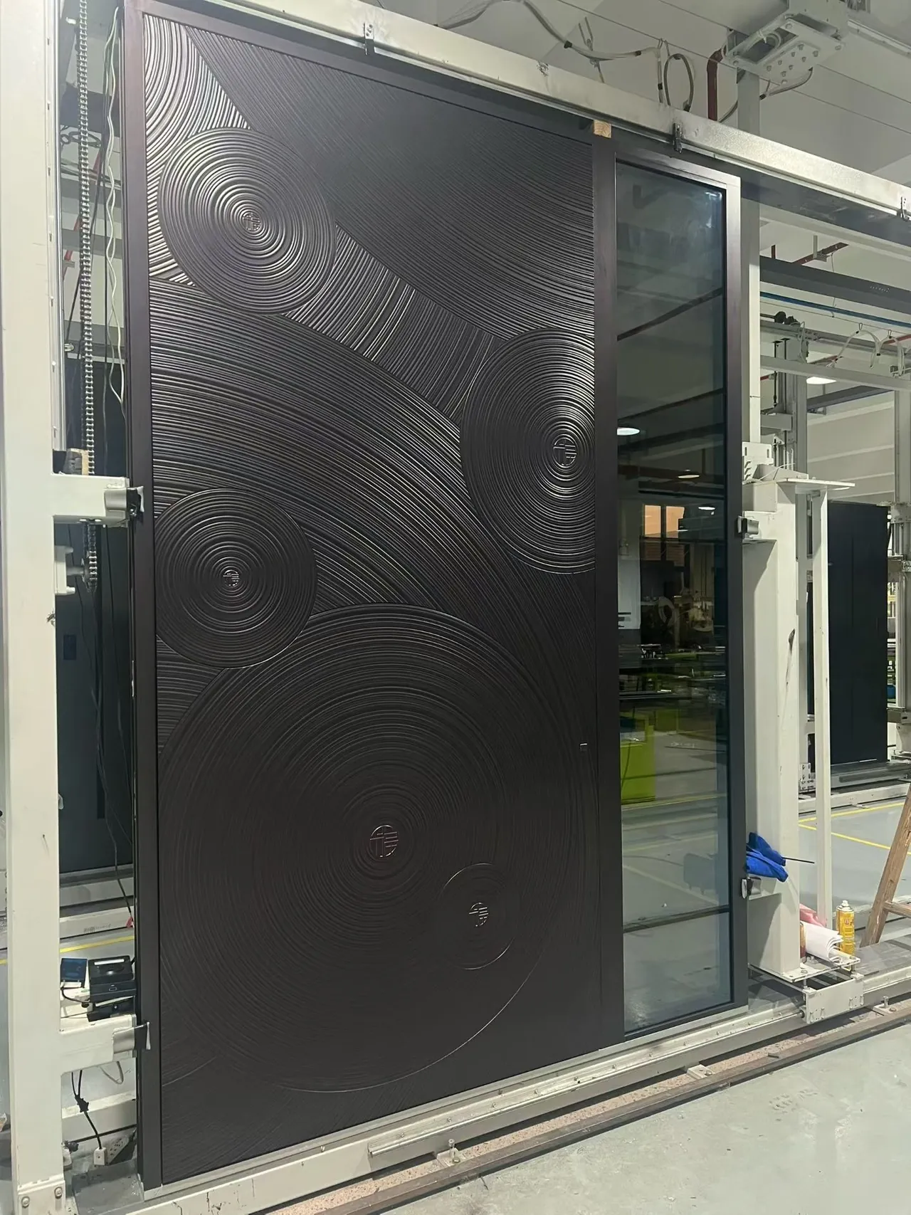 minimalist cast aluminium entrance door 8