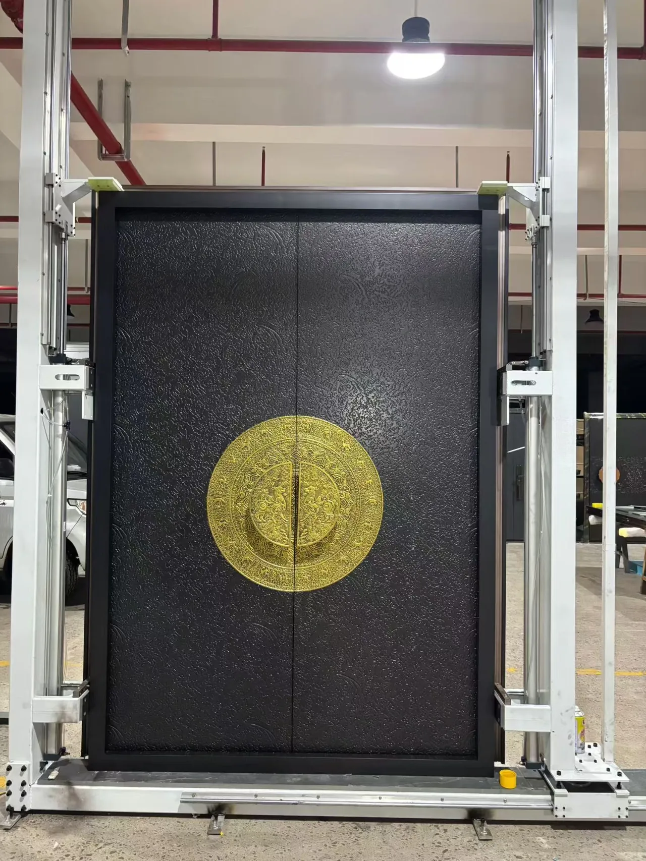 cast aluminium door with rosette medallion 1