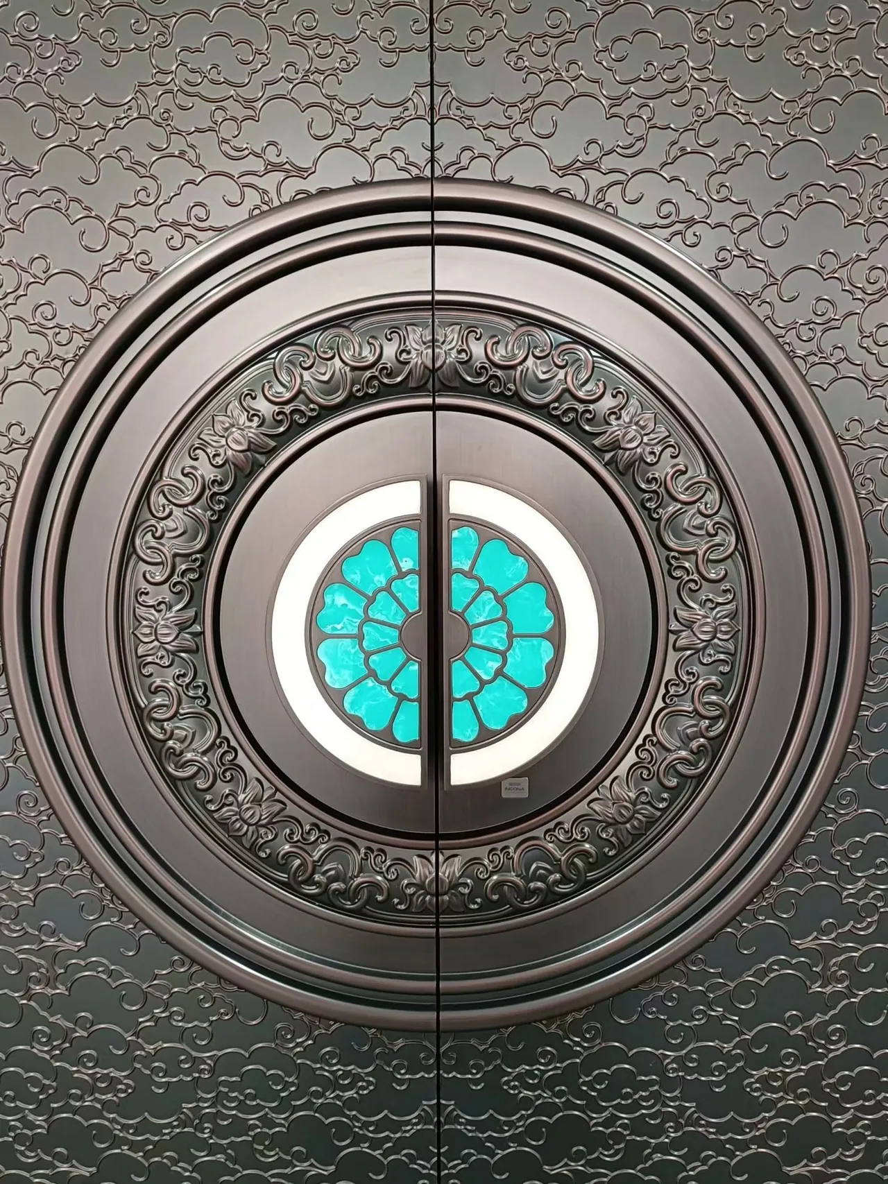 cast aluminium door with rosette medallion 8