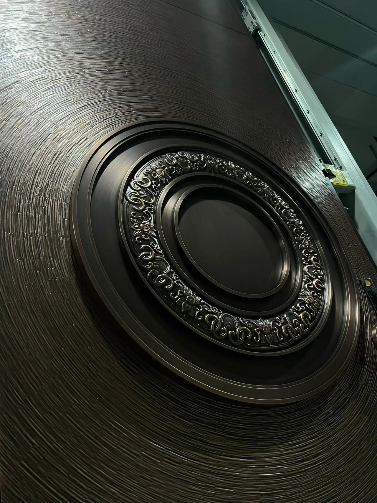 cast aluminium door with rosette medallion 9