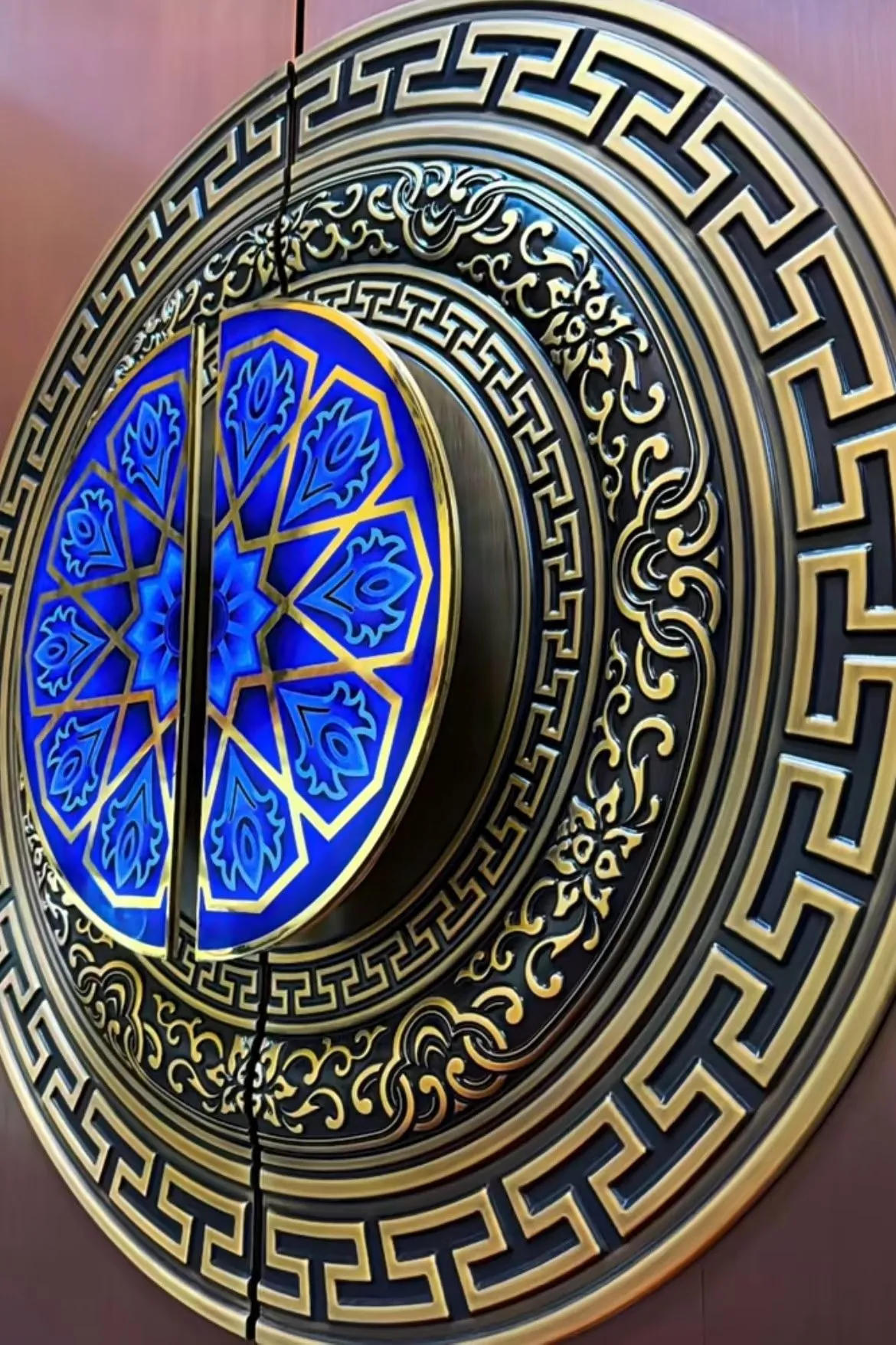 cast aluminium door with rosette medallion 11