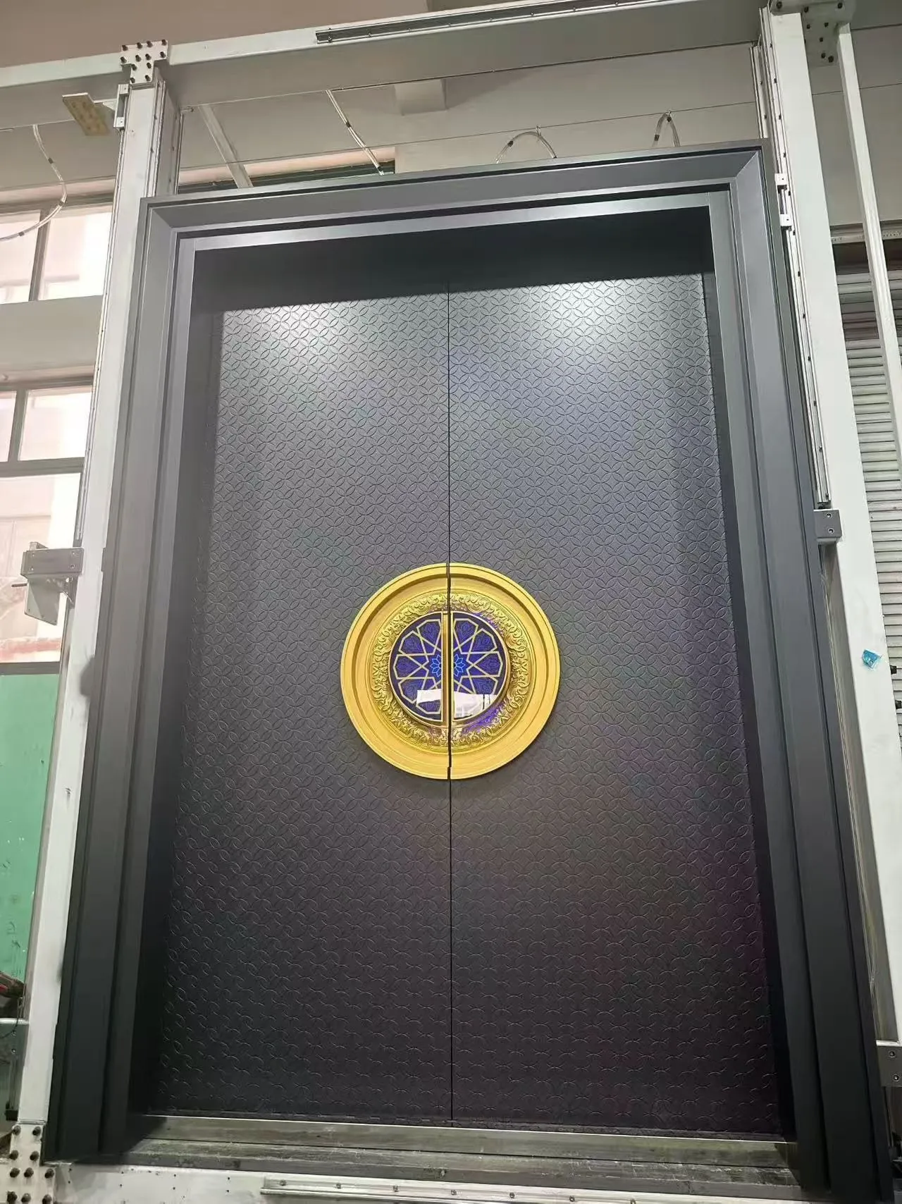 cast aluminium door with rosette medallion 12