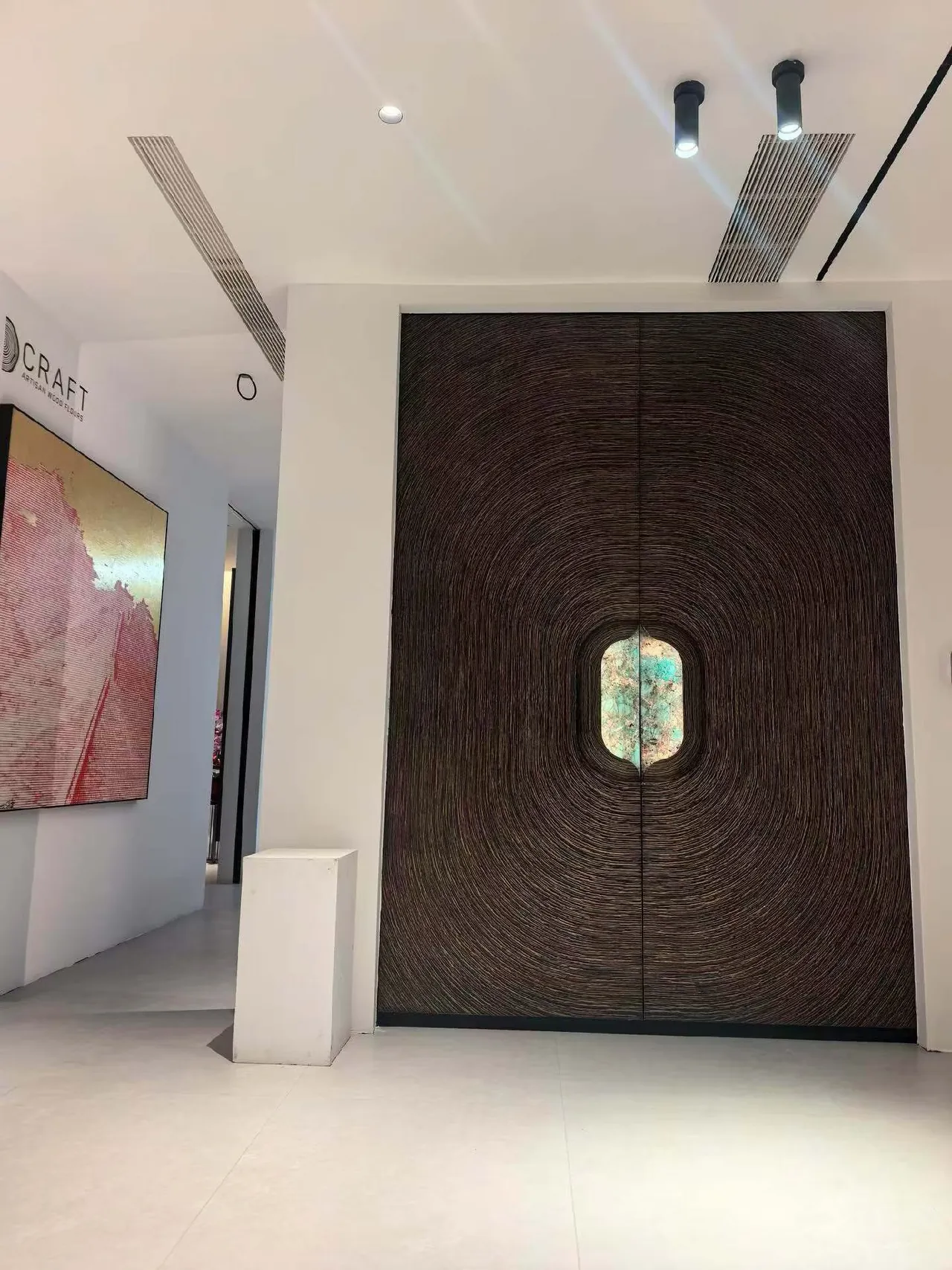 cast aluminium door with rosette medallion 15