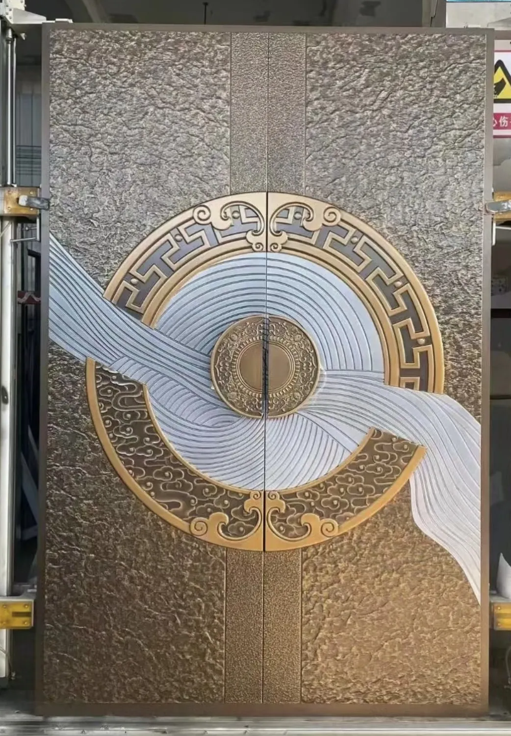 cast aluminium door with rosette medallion 16